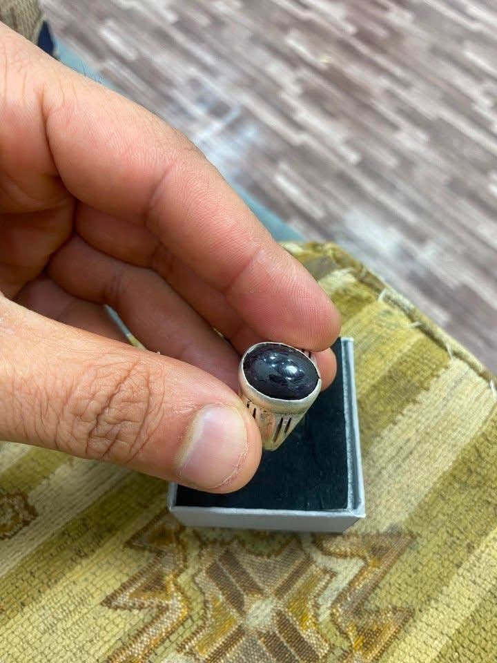سلام عليكم محبس ياقوت قديم قديم مال كاعنه بس الاستفسار خاص او وتساب ***********البصره اعتذر عن التوصيل
