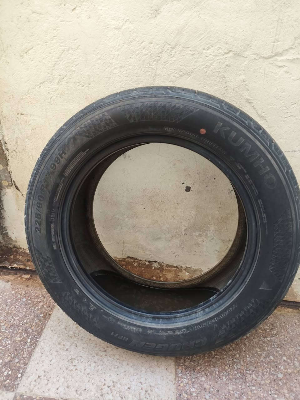 السلام عليكم للبيع تاير (1) كومهو كوري KUMHO حجم 17 225/60 R17 نظيف بحالة جيدة 
السعر 50وبيه مجال  
العنوان الديوانية ام الخيل الثانية شارع عشرين قرب متوسطة الاشعاع 
لاستفسار الاتصال على الرقم ***********واتساب ✅
