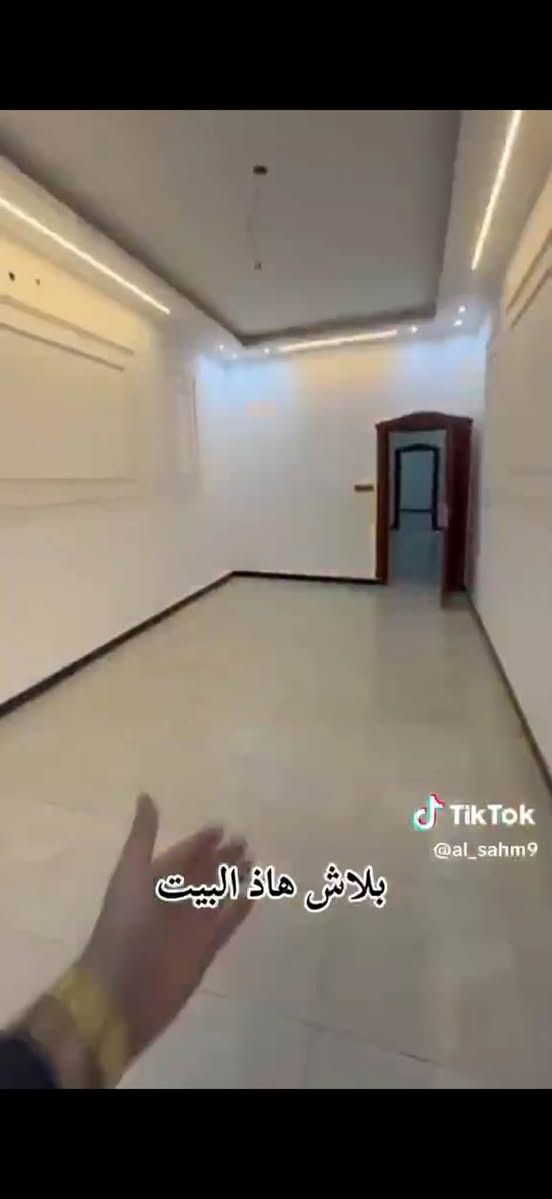 سلام عليكم 

بيت لبيع في منطقة حي العسكري قرب محكمة الجديدة 

موقع مميز و يوجد كل خدمات تبليط جديد  و مجاري جديده

البيت ثاني بيت عن شارع المحكمة ( مسافه ٣٠ متر عن شارع الرئيسي )

مساحه ٢٠٠ متر بناء سنه ٢٠٢٥ 
طابق واحد ( غرفتين و صاله و مطبخ و دوانيه و حمامات خارجية و داخلية) شغل مرتب و حلو 
  
طابو زراعي سند ٢٥ 

الاستفسار      ***********

السعر ١٣٠ مليون و بيه مجال لشراي

علما ( انا صاحب البيت مو مكتب عقارات)
