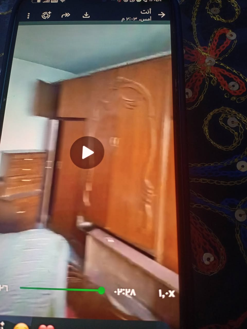 غرفه نوم نضيفه للبيع السعر ٥٠٠ وبيه مجال الصور موجوده بس حاليا مامنصوبه اليريد يشتري 
يتصل على هاذا الرقم ***********

نص مكتوب في الصور:
- أنت أمس، ٢:٠٣ م ٠:٣٨ ١,٠×