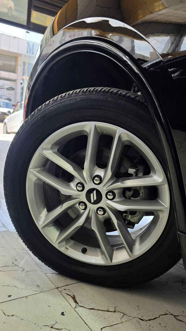 دورنكو 2025 GT 
ماشية 20 فقط
دخول جديد ✅️
6 سلندر 3.6L

رادار جانبي ( نقطة عمياء )
لايتات LED بالكامل 
شاشة كبيرة ابل كار بلي واندرويد اوتو 
صندوق كهربائي 
كشنات وستيرن تدفئة 
وايرلس كاربلي
شفتات ستيرن 
وضعيات قيادة سبورت وايكو 
ويل قياس 20
حساسات خلفية مع وقوف ذاتي 
دبل اكزوز 
اوتو ستارت ستوب ( انطفاء ذاتي )
ستيرن رياضي على شكل حرف D
تبريد خلفي منفصل
7 راكب
تشغيل عن بعد 

بيها قطعة بخ فقط 

كاتي بدون رقم تترقم شمالي ( اربيل دهوك سليمانية )

السعر : 250 وبيها مجال 
مكان السيارة دهوك 
***********
***********
اتصال أو واتساب
