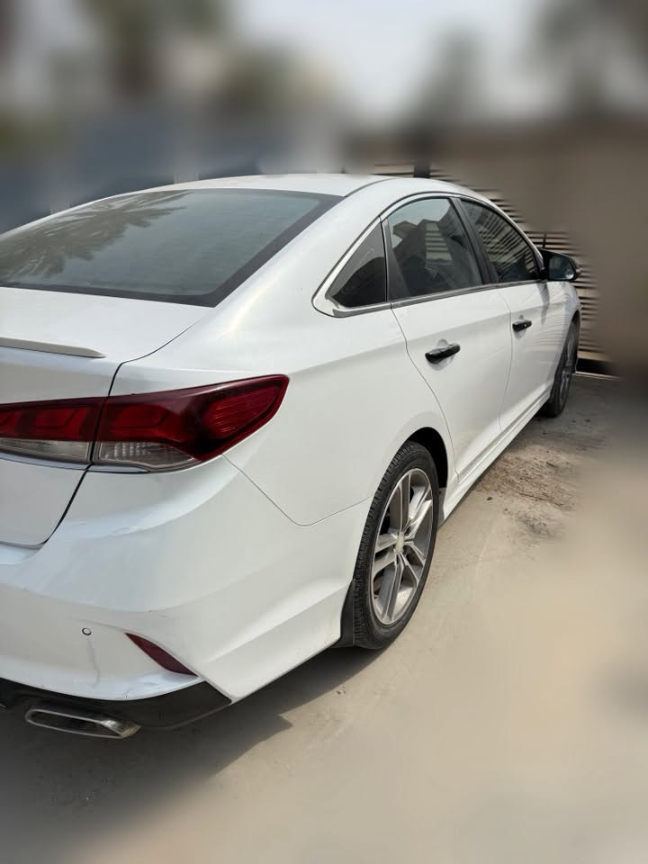مرحبا.

-سوناتا 2019 ابيض

-خليجي

-رقم بغداد الجديد

-محرك 2400 دوش

-ماشيه 130 الف

-حساسات خلفيه بلادي

-كشافات اماميه لد ابيض

-تحكم كشن السايق كهرباء 3 حركات

-تحكمات ستيرن

-كامره خلفيه

-شاشه صغيره

-داش كام بالمرايه

-3 انظمة قيادة (اقتصادي ، اعتيادي ، سبورت)

-شفتات سرعه بالستيرن

-قطعتين تبريد

-بدون فتحه

السياره مكفوله كفاله عامه بدون صبغ بدون تبديل ماعدا رصعه بسيطه بالجاملغ الخلفي مامسويها (موضحه بالصور) وشخط بسيط كلش 

كير ومكينه كفاله بوضع الشركه افولها كله محسن

السعر 168 بيها مجال بسيط

***********
