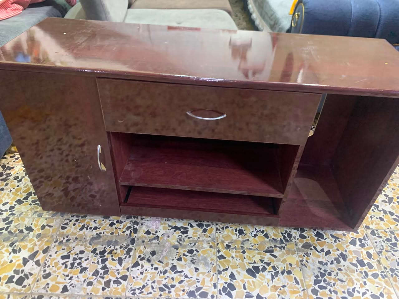 ملحق ميز متحرك بي تايرات قياس120 نوعيه كلش جيده جديد غير مستعمل السعر 80 الف فقط استفسار ***********
