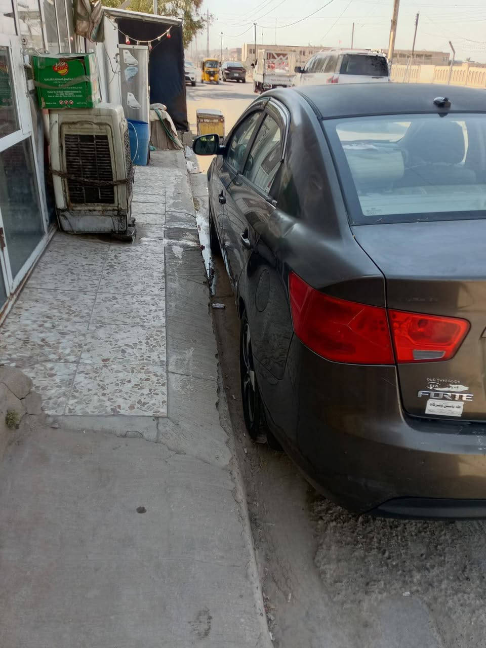 للبيع سيارة اوتماتيك تخم تاير ويل كب موديل ١٢فول موصفات ماعد البصمة تخم تاير ويل كب تبريد ثلج العنوان بغداد حي الرسالة السعر ٧٥$هاتف ***********
