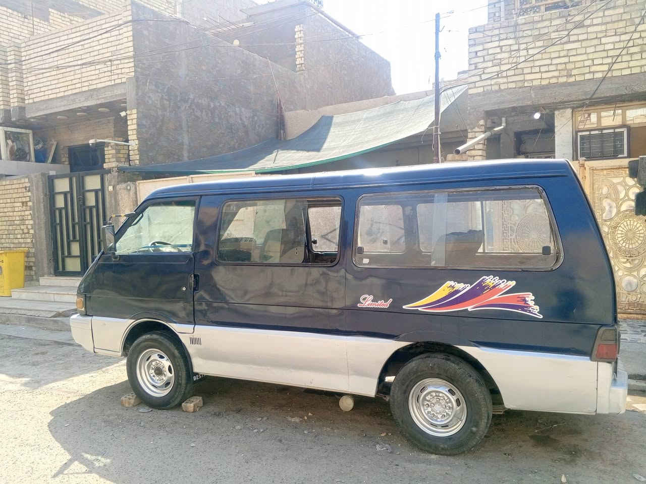 السلام عليكم عدي بسته للبيع كير محرك اكسل مكفولات تايراته زينة كشره هذا كدامكم مصبوغة جديد السيارة 
رايده ب30 ورقة وبيه مجال للشراي ***********
