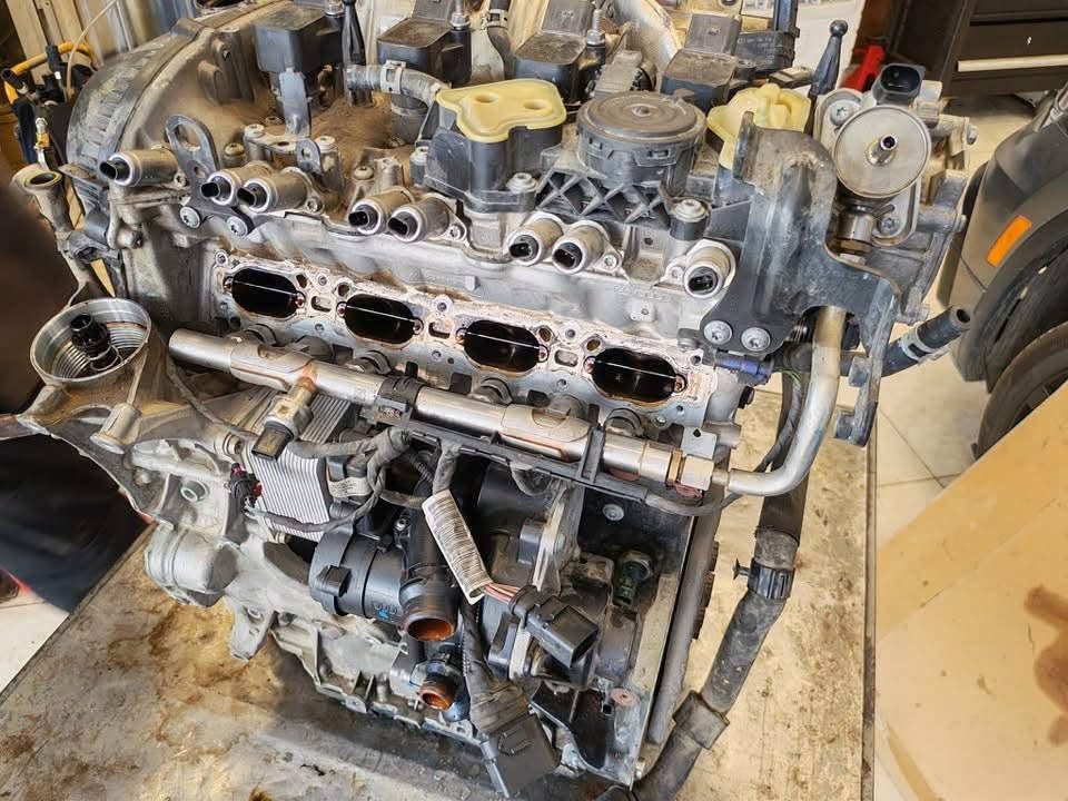 مركز شيرين لصيانة السيارات الألمانية 🇩🇪
.
❤️ زبائننا الكرام ❤️

🚖 Volkswagen Tiguan 2022 – 2.0 Turbo

🔴 اشتكى الزبون من عدم استقرار عمل المحرك، مع ظهور 

علامتي Check Engine و EPC.

بعد الفحص والتشخيص:

تم استخدام جهاز قياس ضغط البساتن، وتبيّن وجود خلل في البساتن - بعد فتح المحرك، تبيّن أن :

1- ❌ البستن رقم 2 مكسور.

2- ❌ البستن رقم 3 معوج.

✅ تم استبدال البستن المكسور بقطعة مستعملة نظيفة.

✅ استبدال الكازكيت مع استبدال طخم رنكات.

✅ فحص باقي أجزاء المحرك، وتبيّن أنها بحالة جيدة.

✅ إعادة المحرك والسيارة إلى وضع المصنع.

.

🚘 Volkswagen Atlas 2022 – 3.6 💪

🔴 اشتكى من عدم عمل تحكمات الستيرن، بالإضافة إلى عدم عمل الهورن.

🔍 بعد الفحص والتشخيص تبيّن وجود خلل في شريط الستيرن.

✅ تم استبدال شريط ستيرن مستعمل ونظيف.
✅ عودة تحكمات الستيرن و الهورن للعمل بصورة طبيعية.

🌹🌹🌹

🎁 عروض وكالة شيرين

🔹 تبديل هيدروليك الكير بدون أجور عمل.
🔹 فحص كمبيوتر مجاني عند تبديل دهن المحرك في وكالتنا.
🔹 فحص الصدر الأمامي او السيارة مجاناً عند تبديل دهن المحرك في وكالتنا.

🏆 كما تدخل تلقائياً في:

🔹 السحبة الشهرية للفلاتر المجانية.
🔹 سحبة اجور المجاني الشهرية .

🌹🌹🌹

🏢 شركة شيرين (وكالة فولكس واگن & سكودا)

📍 أربيل - قرب نقليات بغداد (كراج بغداد)
📍 بالقرب من مرطبات 9×9

📞 ***********
📞 ***********
