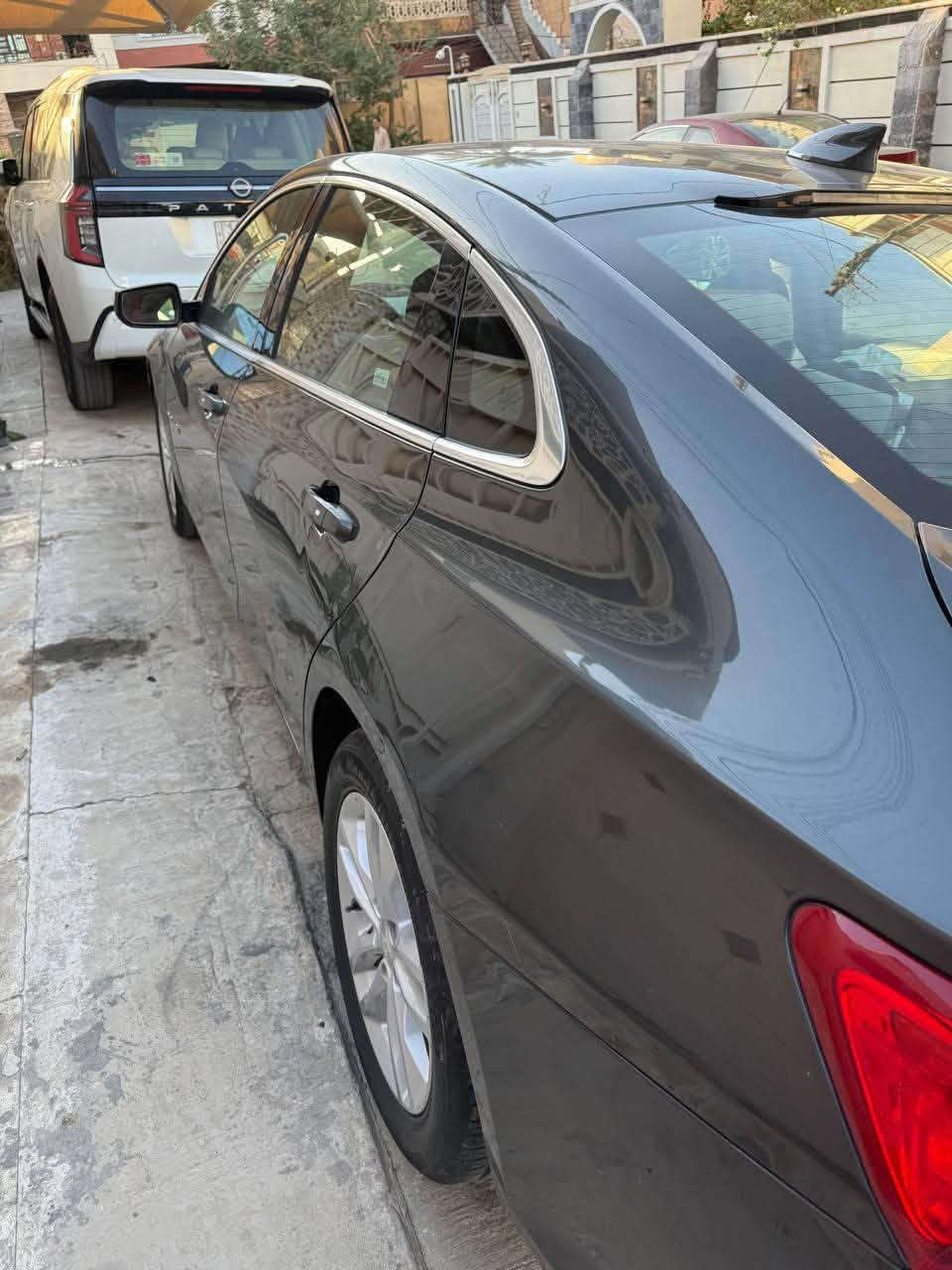 ماليبو 2018 للبيع
• الفئة LT
• المحرك 1500 تيربو
• تبريد قطعتين 
• لون مميز
• باقي مواصفات الـLT معروفة
• الممشى 156 Km
• حادث دعامية امامية و شوية من حافة البنيد موضح بالصور
 • السعر 96 و بيها مجال بسيط
• مكاني بغداد شهداء السيدية
***********

نص مكتوب في الصور:
- Chevrolet Malibu Lt 2018 Gray 1.5L 4 vin: 1G1ZD5ST5JF168496