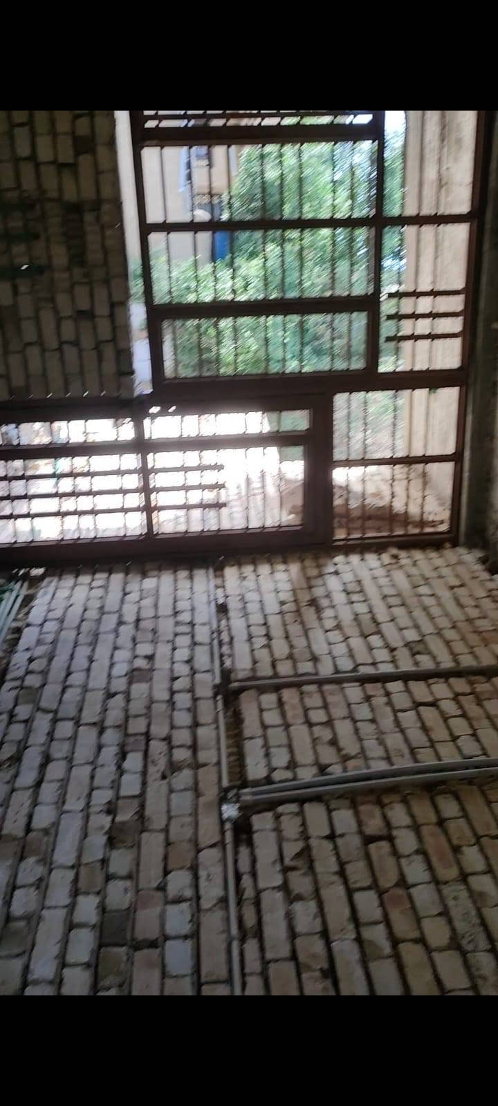 السلام عليكم بيت هيكل بالزعفرانيه الزراعي سعيده خلف جامع الكيلاني 150 متر مبني طابق ونص باقي له ارضيه وجدران لبخ مي ومجاري وكهرباء مؤسس للبيع والاستفسار اتصل على هذا الرقم سعره 75 مليون وبي مجال  سنه 25  (***********) (***********)
