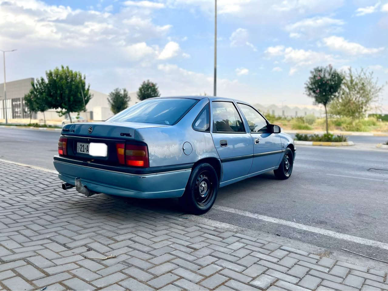 ئۆپڵ ڤیکترا مۆدێل1993مەکینە1.8گێڕ عادی سەنەوی هەتا2029تازەیە سەیارەکە لەسەر دەقی بیلادی ماوەتەوە زۆر زۆر پاکە سۆنەرەکەیم داناوە دەعمولێدراوی نییە ناوی لەسەر دەقی بیلادی ماوەتەوە هیلالی بیلادە سەرە دەبڵی بیلادە پێشی کامل کراوە بە زینۆن قفڵ مەرکەزی گێڕ مەکینە کارەبای تەقەو ڕەقە بەشەرت 10فیتەر چرکەو 100دۆلار ببڕە سەیارەکە ماڵی دۆستە 4تایەو ویلی تازەی لەژێرە لەدەعامی پێشەوە بۆ دەعامی دواوە بەشەرت سەیارەکە لەڕەسمەکان زۆر جوانترە 
سعر/42گەڵاو معامەلە
شوێن/سلێمانی
ئاسیا/***********
کۆرەک/*********** السليمانية, العراق
