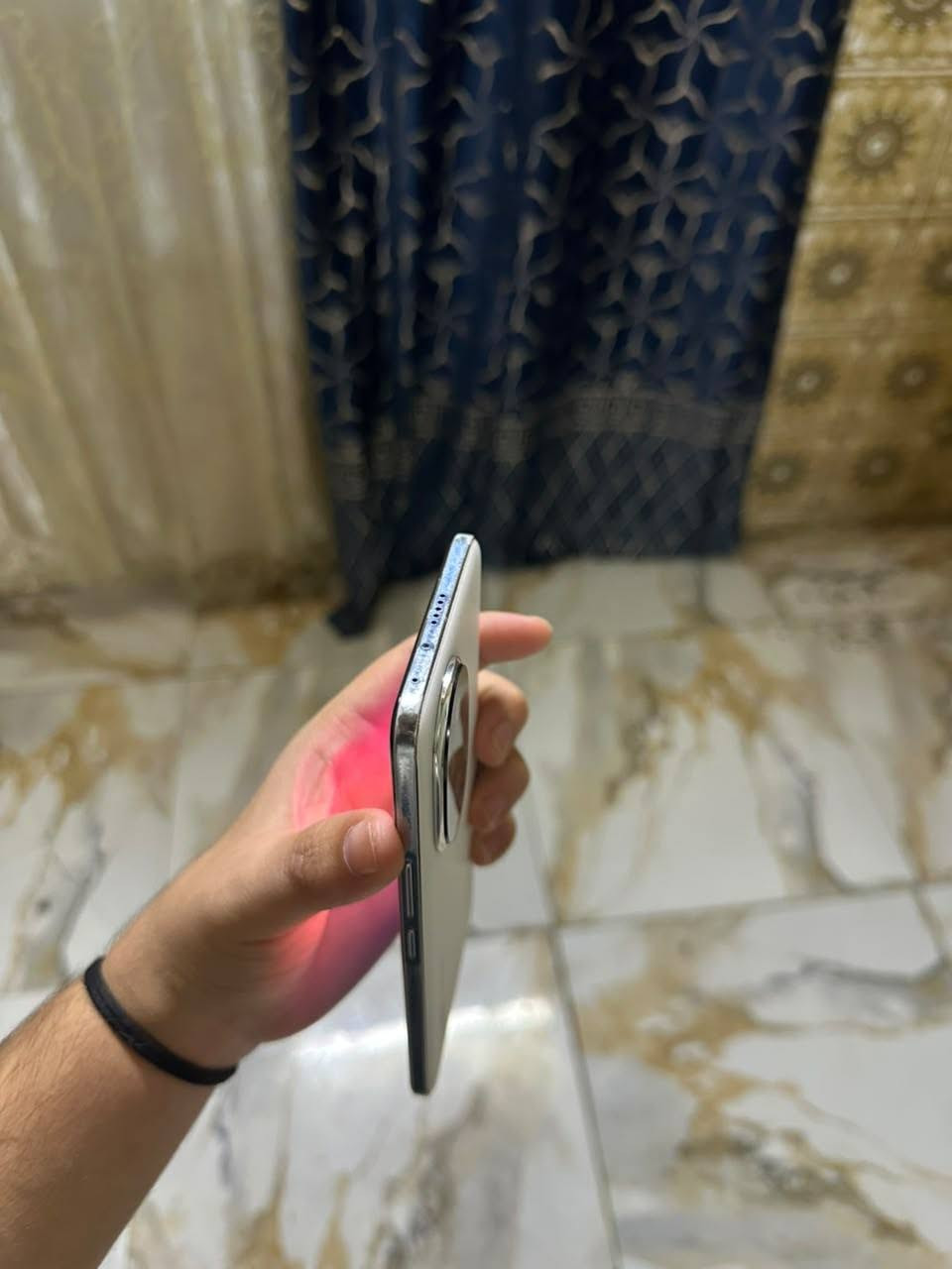 للمراوس Honor 200 5G 🔥
📍 المكان: بغداد - مدينة الصدر
📱 واتساب: *********** - شعندك راسلني
التفاصيل:
الذاكرة: 256GB
العشوائية: 12+12 = 24GB RAM
البطارية: 5200mAh
المعالج: سناب دراغون - يشغل 90 فريم ببجي
السيم: دبل سيمكرت
بصمة ✅ اتصال ✅ سيمكرتات ✅ واي فاي ✅ كاميرات ✅
الفحص كامل:بدون عطل او مشكلة - تجي تفحص على راحتك
⚠️ للمراوس فقط - شعندك نزل
