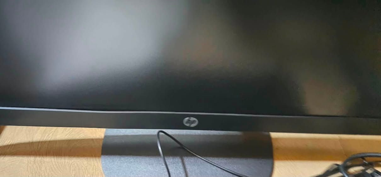 حاسبه اجي بي للبيع: HP All-in-One Desktop 27-cr0xxx
المعالج: Intel Core i7-1355U — الجيل 13

الرام: 16GB

النظام: Windows 11 Pro

الشاشة: لمس، يدعم 10 نقاط لمس

نوع الجهاز: All-in-One مكتبي

[١٦‏/٨، ٢:٢٥ م]  هاي مواصفات الحاسبة اللي بالصورة 👇

*مواصفات الجهاز HP All-in-One*

- *النوع*: `HP All-in-One Desktop 27-cr0xxx`

- *المعالج*: `13th Gen Intel Core i7-1355U 1.70 GHz` الجيل 13

- *الرام*: `16 GB` 

- *النظام*: `Windows 11 Pro 64-bit`

- *الاصدار*: `24H2`

- *الشاشة*: تدعم اللمس 10 نقاط + قلم

جهاز قوي كلش للدراسة والبرمجة والتصميم الخفيف وبرامج الاوفيس والانترنت. 

المعالج i7 جيل 13 + 16 رام يخلي الجهاز سريع وما يعلق.للاستفسار ***********  *********** السعر مليون وربع بي مجال
