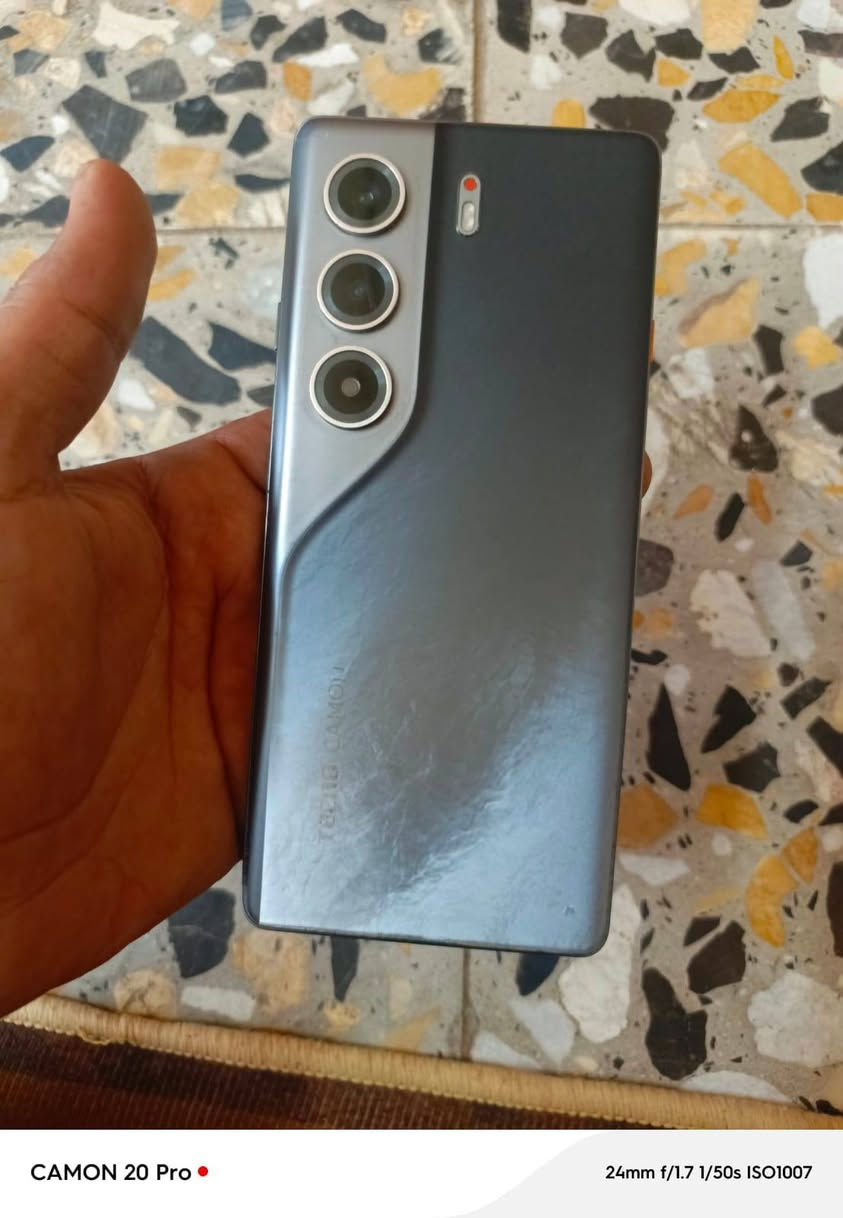 تكنو كامون 40برو ذاكرة 256  مواصفات عالميه فقط زر التنصي واكعه  فقط 
سعر 275 بيه مجال حك الجيه عنوان بغداد الزعفرانية قرب شارع المسبح  واتساب ***********
