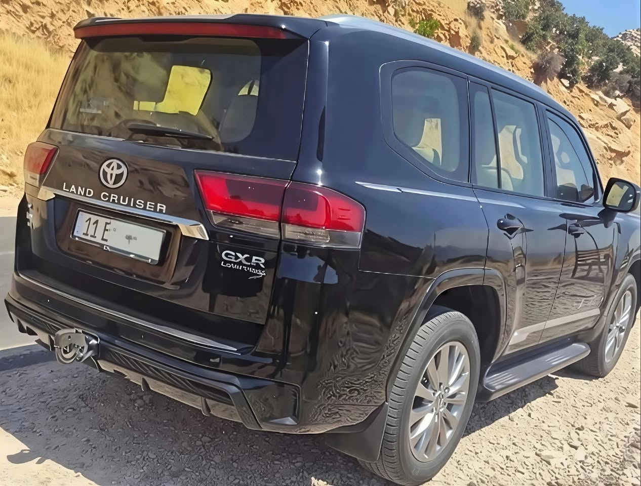 سلام عليكم لاندكروز 2023 GXR لمتدد وكاله ساز اللون اسود مرقم بغداد باسمي ماشيا 59 الف حقيقي محرك 6سلندر 4000 تنفس طبيعي 💪 كفاله عامه من صبغ بارد تبديل والفتح و دبل كود حالوب ع وضع الشركه
السياره جديده احلئ من الصور
المواصفات :
لد امامي بالشباك بلاد.
لحايه بلاد.
4 كامرات بلاد. 
تبريد كشنات .
اناره بلاد بالدوسات. 
سماعات وشاشات اصليه خلفي بلاد.
جنطه كهرباء.
كشنات جلد بلاد. 
مري قلاب. 
باقي موصفات معروفة
مكانها بغداد حي الاعلام ***********
 اسف ع الاطاله
