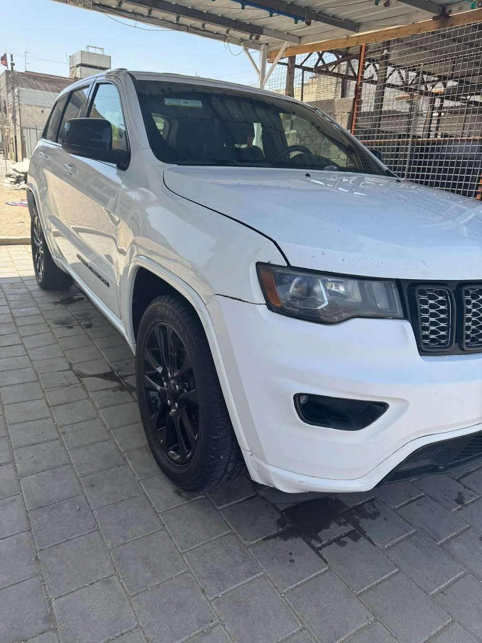 جيب كراند شيروكي امريكي
موديل 18 لون ابيض رقم بغداد

مواصفات 
محرك  V6 3.6
بانورامـا 
ماشيه 87الف
قطعتين تبريد
كشن سايق كهربائي 
كشنات تدفئه + تبريد 
ويل 20 اسود
ستيرن تدفئه + تبريد
صندوك كهربائي 
وبيها خير مواصفات 

# الضرر موضح بالصور وسونار  # السعر 235

موقع بغداد رقم ***********

نص مكتوب في الصور:
- cherokee » Jeep Grand Cherokee Laredo 2018 White 3.6L 6 vin: 1C4RJFAG5JC396607
- Jeep Grand Cherokee Laredo 2018 White 3.6L 6 vin: 1C4RJFAG5JC396607
- Final bid: $18800
- Auction: Copart SOLD
- Lot number: 54877338
- Date of sale: 21.02.2019
- Year: 2018
- cherokee » Jeep Grand Cherokee Laredo 2018 White 3.6L 6
- vin: 1C4RJFAG5JC396607
- Jeep Grand Cherokee Laredo
- 2018 White 3.6L 6 vin:
- 1C4RJFAG5JC396607
- BidFax.info
- cherokee > Jeep Grand Cherokee Laredo 2018 White 3.6L 6
- Lot number: 5487733
- MR. CLEAN CAR
- ***********
- ***********
- ابو يوسف
- ابو سيف
- جهه السائق (جاملغ الامامي)
- جههه السائق (جاملغ خلفي)
- بارد
- سليم
- جهه الراكب (جاملغ الخلفي)
- جهه الراكب (جاملغ الامامي)
- معجون ومفتوح
- تبديل
- معجون
- صيغ