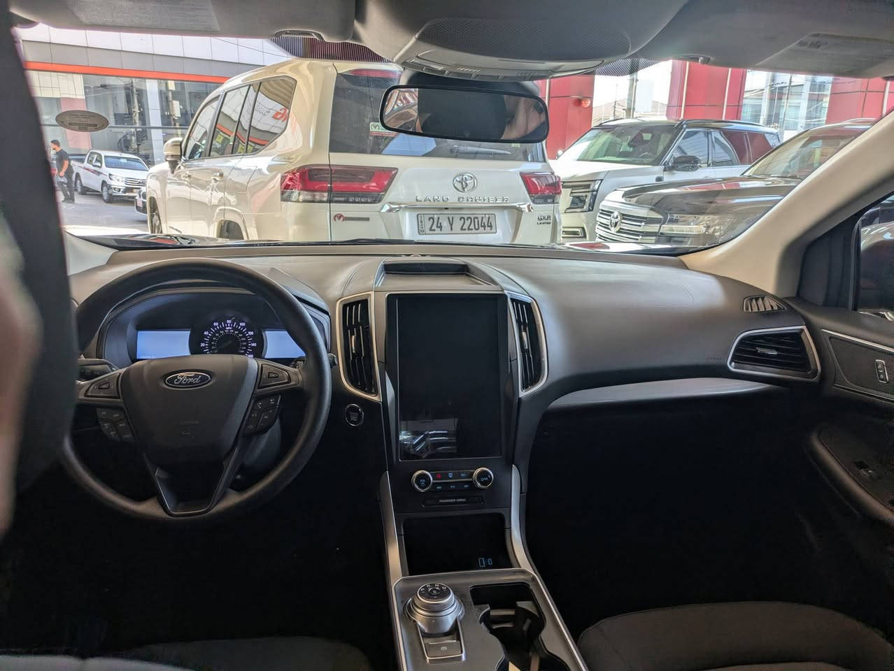 المحرك: 4 سلندر EcoBoost 20 توربو.
نيظام الدفع: AWD 
​الشاشة الترفيهية: شاشة عمودية تعمل بنظام SYNC 4A.
​الاتصال: دعم لاسلكي لنظامي Apple CarPlay و Android Auto.
​المقاعد: قماشية مريحة مع إمكانية تعديل مقعد السائق يدويًا أو كهربائيًا
​نظام التحذير من التصادم الأمامي مع الفرملة التلقائية في الطوارئ.
​نظام الحفاظ على المسار والتحذير عند الخروج منه.
​نظام مراقبة النقطة العمياء (BLIS) والتنبيه لحركة المرور الخلفية.
​كاميرا رؤية خلفية وحساسات ركن خلفية.
​الإضاءة: مصابيح أمامية وخلفية تعمل بتقنية LED.
​المرايا: مرايا جانبية كهربائية .
سيارة بدون ارباك بها جاملغ امامي و باب خلف سائق مبدل بلادى . هلال جاملغ خلفي صبخ موضح بالصور . بند و سقف شويه حالوب خفيف . صفحات سيارة بدون حالوب نهائيا . سيارة بدون رقم تترقم محافظات الاقليم . سيارة موجودة بدهوك . 
سعر 155 
رقم شاصي 
2FMPK4G93RBA58020
رقم موبايل ***********
