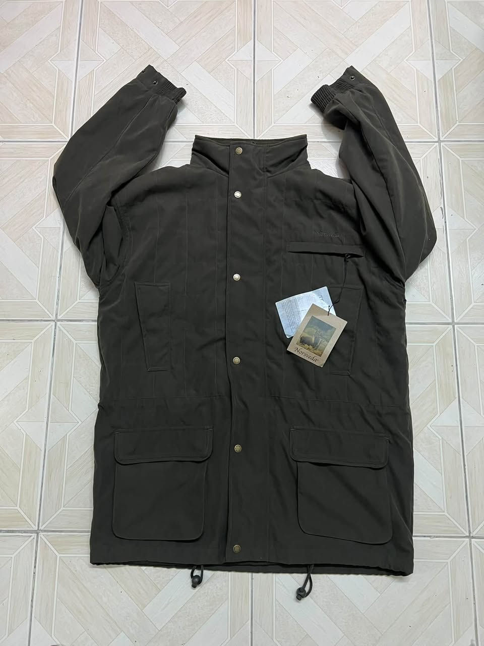 نورسفيدا • مقاس XL • غير مستخدم