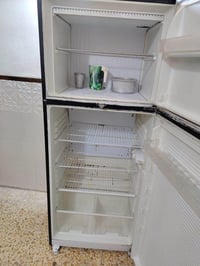 ثلاجه نظيفه ماطور بلادي العنوان بوب الشام  ٠٧٧٢١٤٩٥٩٢٧ الي يريد يستفسر...