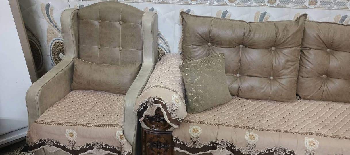 السلام عليكم تخم قنفات للبيع نظيف جدا قبل اشهر اشتريته قماشه ضد الماء اخذته بمليون اعرضه ب ٨٠٠ ألف وبي مجال بسيط *********** واتساب
