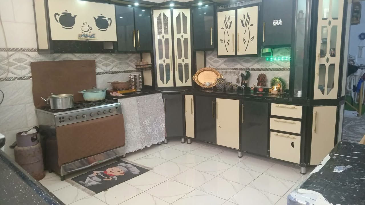 السلام عليكم ورحمة الله 
دار للبيع طابو صرف حر المساحه ٢٠٠ متر 
طابق واحد 
العنوان الفلاحيه شارع 30 خلف صيدلية مروة علي 
يحتوي على غرفتين نوم ومطبخ وصاله واستقبال وصحيات داخليه و خارجيه 
للاستفسار الاتصال على الرقم أدناه
***********
