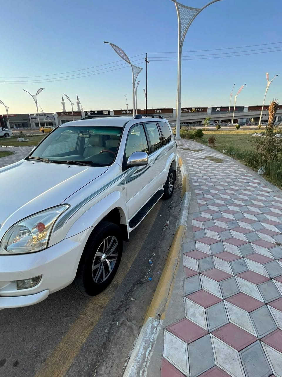للبيع لاندكروزر برادو موديل 2009 GX  شركة ساز 
السياره مكفولة من التقشير والحادث وبارد وصبغ
اسبير تعليك
 فور ويل درايف 
شاشه 
كامره
٧ راكب
تبريد ٣ قطع
السعر 153
***********/ كركوك
