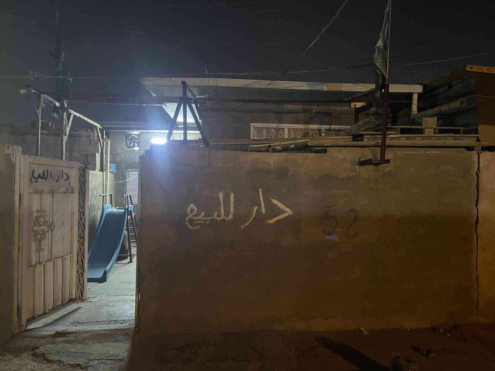 بيت البيع مساحه 100 متر علاونة زعفرانيه شارع المعهد خلف المنصه مجاري ماء كهرباء كلشي متوفر خير من الله رقم الهاتف ***********
