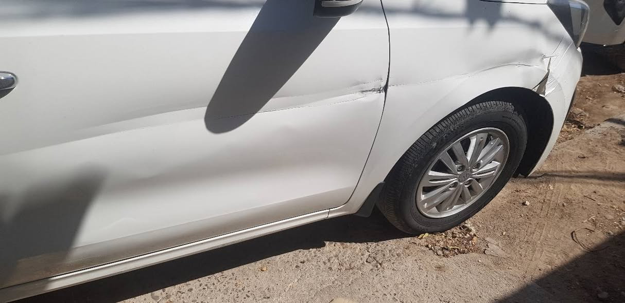 السلام عليكم سيارة كيا بيكاس وارد خليجي موديل 20 السيارة قبل 3ايام اخذتها جانت نظيفة فول بس صار بيها شخط مثل الصورة وقررت ابيعها محرك 1400مبدل باتري قبل يومين 4سلندر ماشية 45رقم بغداد جديد مكان بغداد الشرطة الخامسة السيارة بيها سونار حديث من اشتريتها اخذته مامحولة بعدها السيارة مصلحتها لاجل المصداقية السعر 92وبيها مجال*********** واتساب فقط
