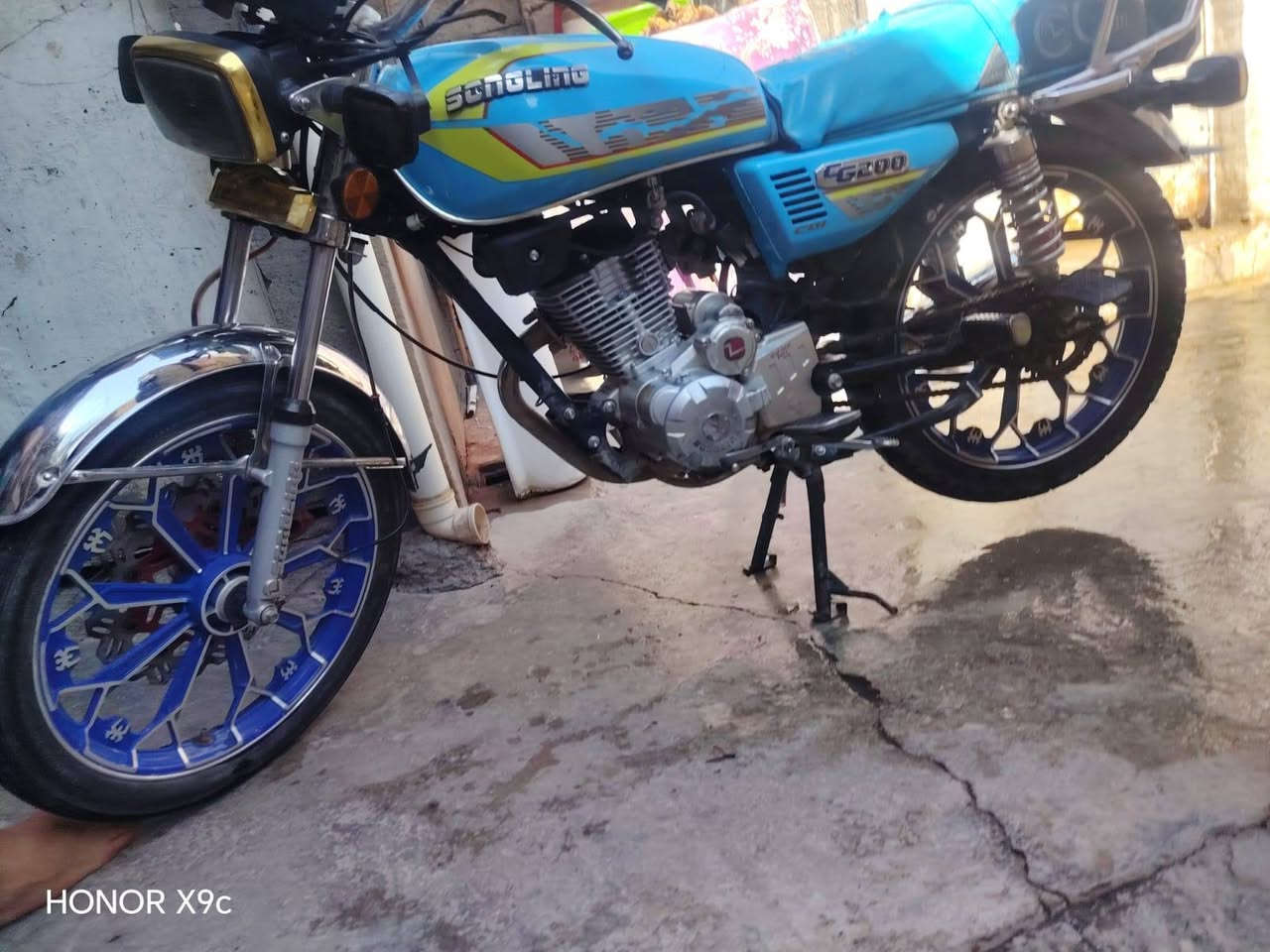 🏍️ للبيع دراجة سيفان موديل 2025
✅ كاملة ومكملة
✅ مكفولة من كلشي
✅ المكينه  ملعوب بيهة
✅ كلشي بيها شغال
✅ جاهزة للاستخدام
💰 السعر: 650 ألف
💵 وبيه مجال بسيط
للمهتمين والاستفسار ***********

نص مكتوب في الصور:
- HONOR X9c