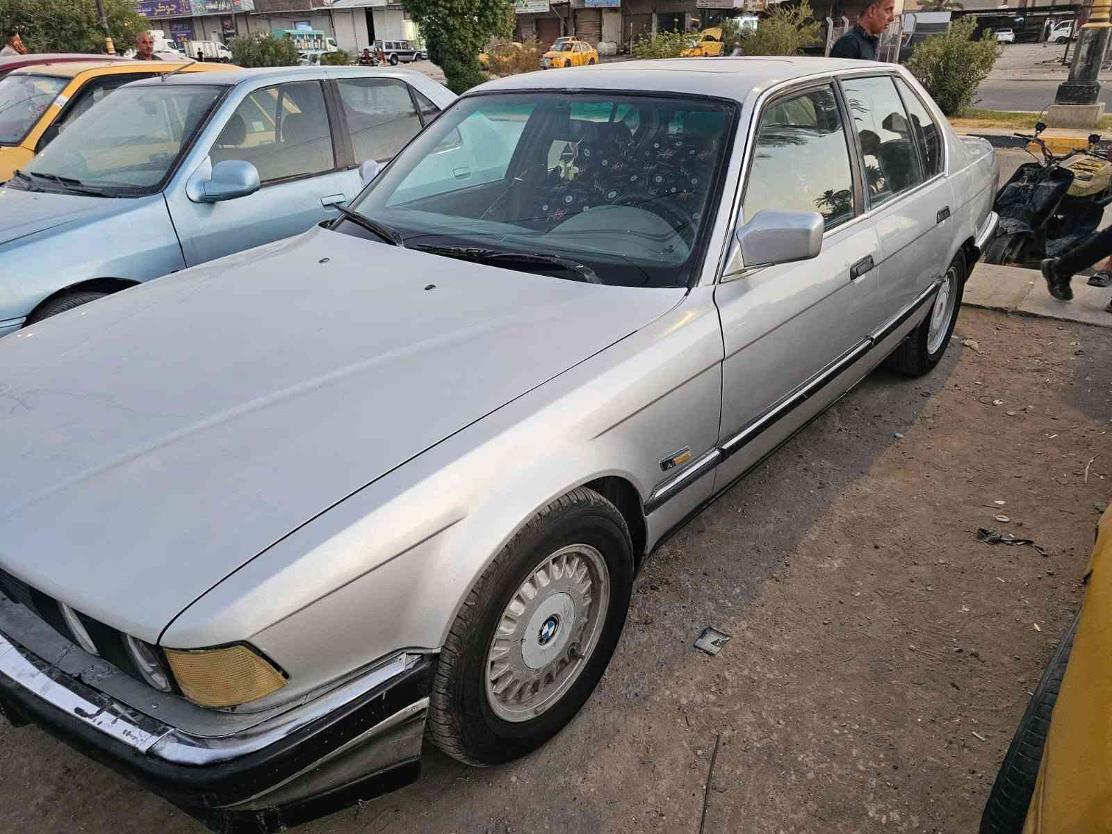 السلام عليكم
BMW 730 
موديل 94
كير ومحرك كلش نضيفات 
حدادية وسط 
تبريد جاهز بقة فقط تشحن غاز غيرة اني مسؤول 
تخم تاير بعدة جديد 
السيارة مكفولة من الضربة 
صفاحها موس 
كهربائياتها كلها شغالة واير جطل مابيها فقط كيج البانزين ميشتغل 
رقم اربيل شرط التحويل 
السيارة ستوني صابغها 
يرادلها كشنات تدوشم او تتبدل مخمل وباقي الغرفة حلو 
السيارة فول دبل ايرباك دبل جكمجة 
سلايت روف شغال طكتين 

السيارة جانت مشمورة وارقامها خايسات موجودات شلتهن ضميتهن وسويتلها ارقام دك ومسؤول عنهن بكل التفاصيل 

نواقصها تأخير بالتشغيل تفيلس للمكينة شوية بيها خشونة ومو قوية كشنات يرادلهن دوشمة وحدادية يرادلها ترتيب بسيط 

تفاصيل السيارة كلها مذكورة اقراهن تفيدك اني خادم متفيدك عيوني الك 

بيع او مراوس السعر 35 وبيها مجال 

***********
***********
