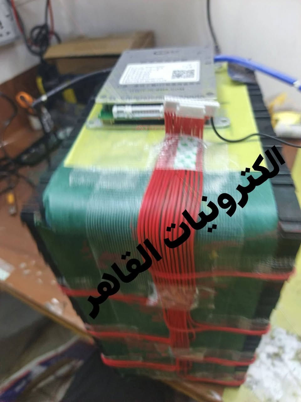متوفر لدى 
إلكترونيات القاهر لبطاريات الليثيوم 
‏‪***********‬‏

نص مكتوب في الصور:
- الكترونيات القاهر
- الكترونيات القاهرة