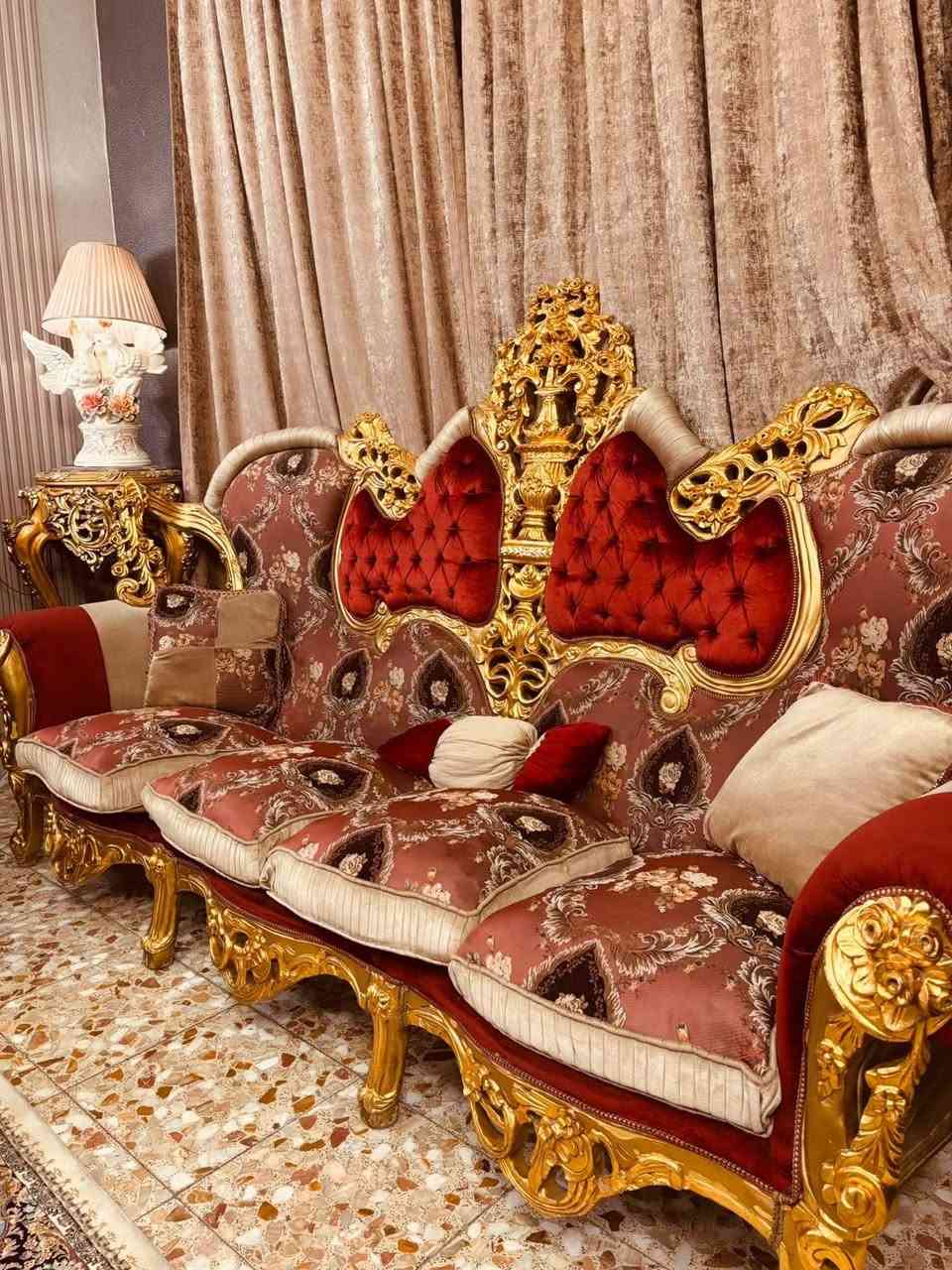 تخم ملكي مصري ١٢ مقعد سعره مليون و٤٠٠٠ ألف وبيه مجال قليل مستعجل ع بيعته ***********
