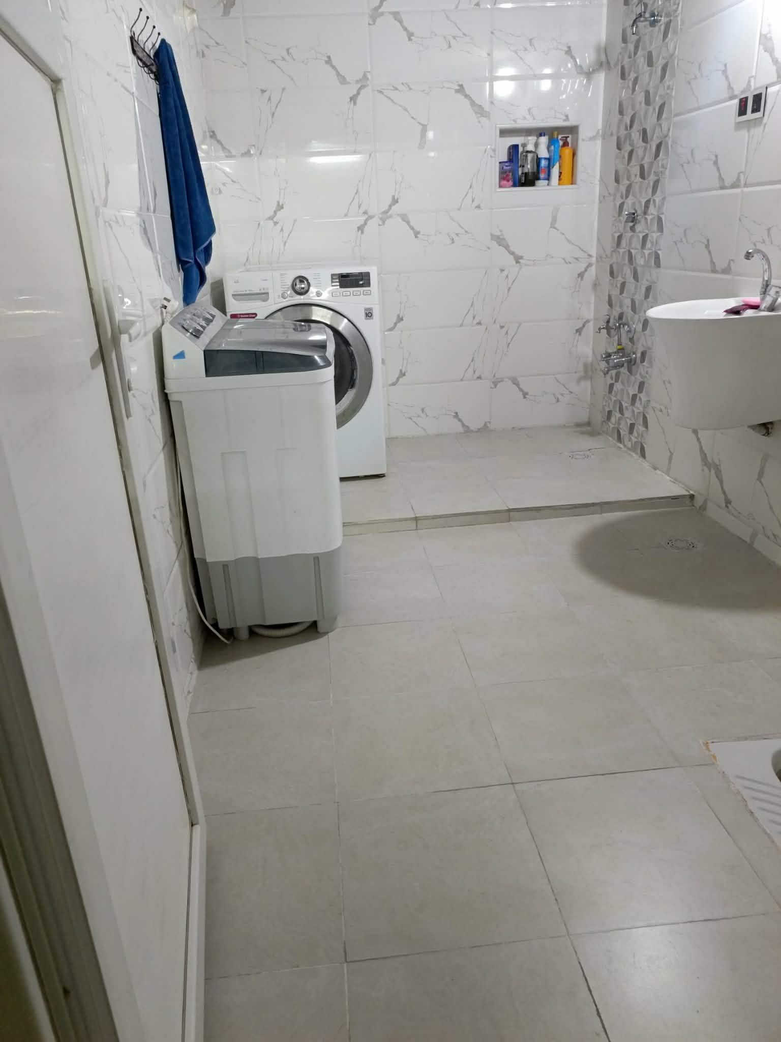 🏠 للبيع دار سكني – موقع مميز جداً

دار للبيع في حي الغدير – مقابل المعهد الفني، موقع ممتاز قريب من سايدين الإسكان
مع كافه الخدمات 

📐 المساحة: 216 م²
📍 الموقع: حي الغدير، مقابل المعهد الفني
📜 الطابو: ملك صرف
💰 السعر: 150 مليون دينار
🤝 يوجد مجال للتفاوض 

الدار مناسب للسكن ، والموقع من المواقع المميزة.

📞 للاستفسار والتواصل: [*********** ]
