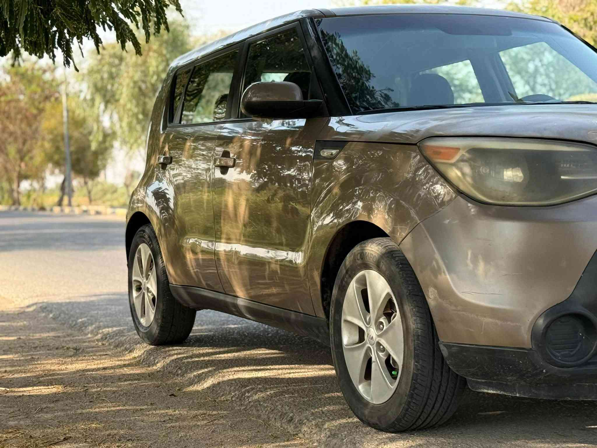 كيا صول مديل ١٤ ماشيه ٦٦ بس البنيد صبغ رقم بابل مداور بنفس اليوم عقد مكاني حله سعرها ٨٩ قفل قفل جاهزه من كلشي ما ناقصه اي شي سونار ويه الصور تخم تاير باتري تبريد محرك ١٦٠٠ 
***********

نص مكتوب في الصور:
- الداعماية + الصندق
- الداعماية + البنيد
- الجانب الايمن الامامي
- الجانب الايسر الامامي
- الجانب الايمن الخلفي
- الجانب الايسر الخلفي