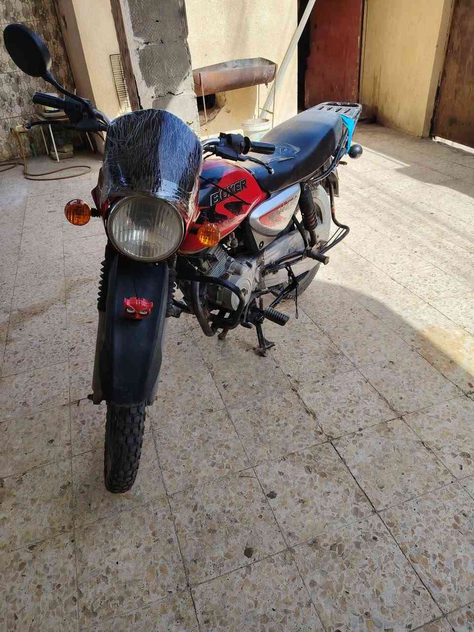 بوكسر موديل،. 17، كلهه شغاله  دراجه رزنه سلف لايت سعرهه 800 وبيهه مجال 
توني مجفتهه مكاني المجر الكبير  ليريدهه يخابر
***********

