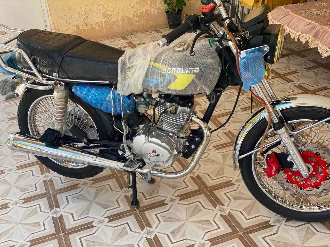 دراجة للبيع السعر 650 وبيها مجال النوان ديالى بلدروز  رقم الهاتف***********
