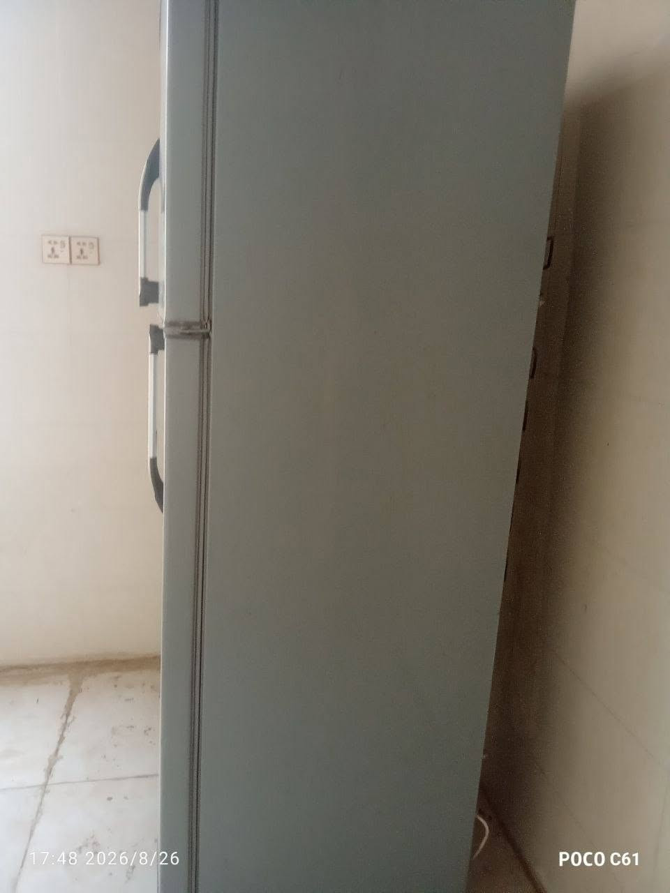 ثلاجه عوزه فقط غاز ماطور شغال كشر نظيف السعر 60
***********

