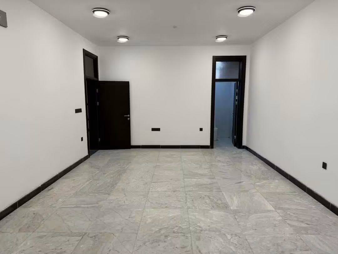 عقارات أراضي بابل
#للأيجار

🏠 / دار للأيجار مساحه ٤٠٠ م طابو صرف 

              واجهه ٢٠ م / نزال ٢٠ م 

🧱 بناء حديث درجه أولى 
 مجمع سكني متكامل الخدمات
مسبح حدينظام حماية وأمن على مدار الساعة
جيم مجهز بأحدث الأجهزة
ملعب خماسي لكرة القدم
أسواق ومراكز تسوق متنوعة
 حدائق ومناطق ترفيهية للعائلة والأطفال

الطابق الاول / مطبخ . أستقبال . هول . غرفتين . مجمع صحيات . كراج . حديقه أماميه وجانبيه

الطابق الثاني / غرفتين . هول . مجمع صحيات 

🌍 الموقع / دور القضاة بداية شارع ٨٠ ( جوهرة الفرات السكني )

للأستفسار اكثر مراجعه مكتب 
عقارات أراضي بابل الخضراء للمقاولات العامه والتصاميم الهندسية 
شارع ٦٠ .. عمود ٣٠٠ .. مقابل أستدارة علي بقلي 
الشيخ حازم 
وسام محمد 
أبو حيدر / ***********
