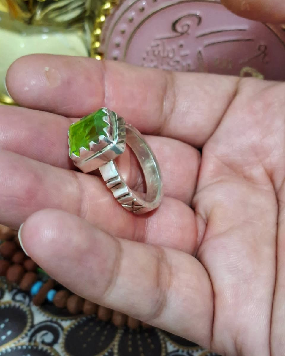 يا الله … 🌹
خاتم 💍 زبرجد افريقي اصلي شرط قطع مربع 
قياس الحجر طول 1 سانتيم والعرض 1سانتيم .📏

صياغة يدوية عيار الفضه عالي… 💫
قياس الخاتم……… 20 او………. 21… 💍

ملاحظة ابيع شرط خاتم زبرجد افريقي اصلي  💯
 خلاف الكلام ترجع… 

الشراي فقط يتواصل خاص ... 
ما راوس بيع فقط احبتي الغالين ...

 تواصل واتساب او على رقم ***********..
يوجد توصيل كافه محافظات العراق. 🚛...
