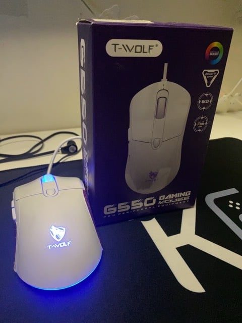 سيت اب للبيع مكون من كيبورد t wolf k500 ريد سويتش و ماوس t wolf g550 وياه كارتونته و ماوس باد حجم ضاهر بال صوره و طبعا xbox one s مساحة تخزين 1T ستاند مبايل ويا اضائه rgp و كومه مودات اضواء و ميز و كرسي و ماوس شغال هديه (التلفزيون و المونيتر مو مضمن ويا الغراض فقط المكتوبات للبيع كلهم ويا بعض ) السعر 200 الف و بيه مجال للتواصل *********** موقع دهوك