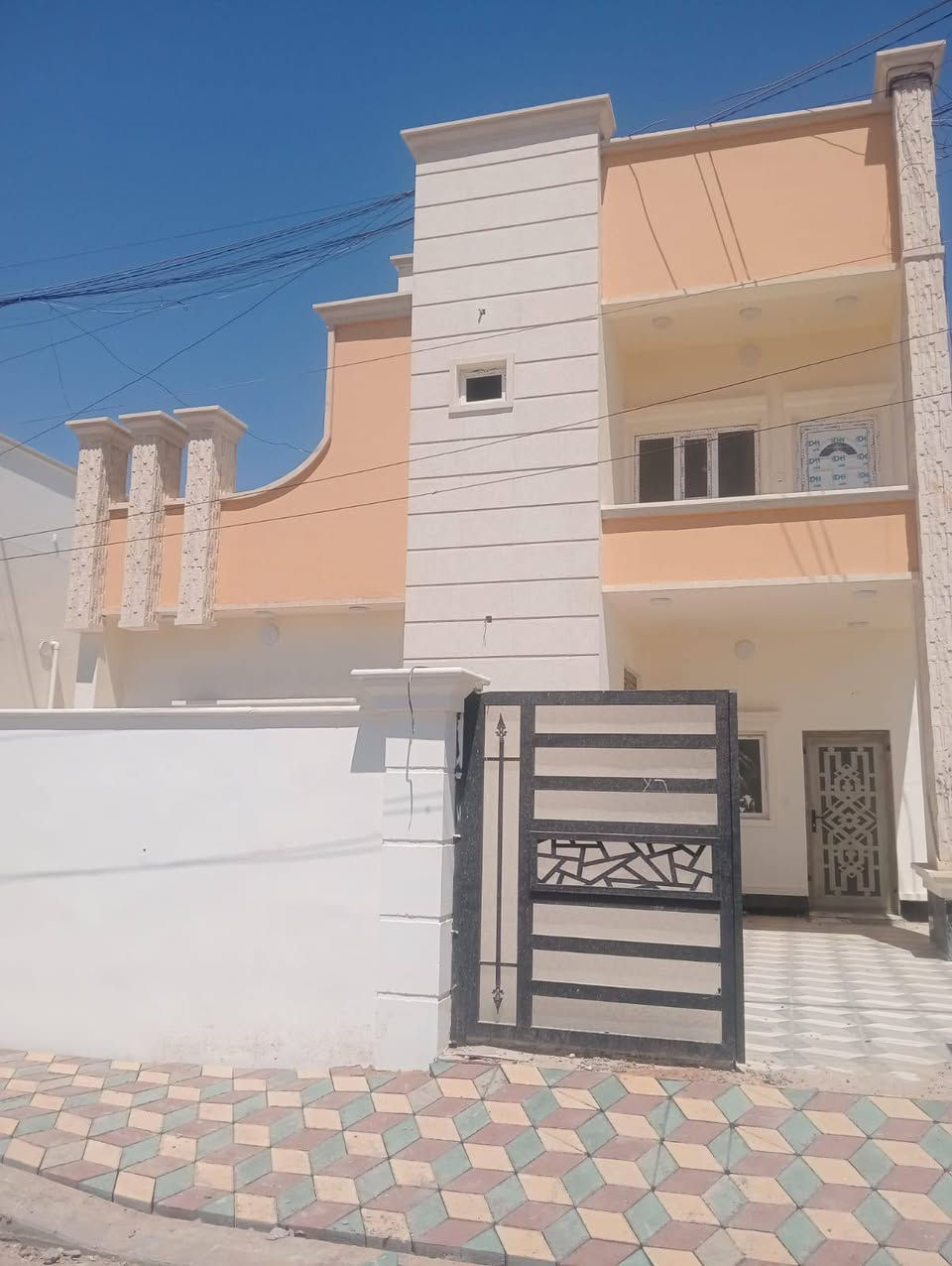 دار طابقين جاهز للسكن في مجمع المستقبل السكني في الرمادي السبعه كيلو مقابل قيادة شرطة الانبار
نوع B
المساحة 250
الطابق الارضي يحتوي على كراج سياره وحديقه
غرفتين نوم واستقبال ومطبخ وصحيات وصاله
الطابق الثاني غرفه سويت
السعر 130 قابل للتفاوض
للاستفسار الاتصال على الرقم ***********
