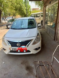 سياره سني مديل 19 ماشيه 78 سياره بيها عده مكانات بارد بالجاملغ وبالباب...