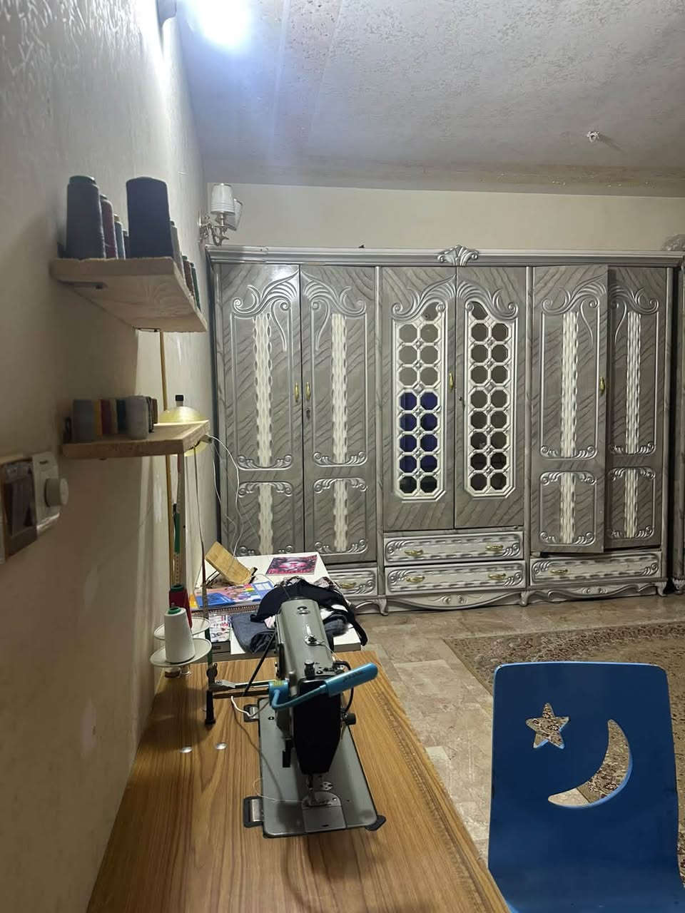 السلام عليكم من رخصه الادمن المحترم غرفه اخشاب صاج عراقي 350 او بيهه مجال *********** العنوان البلديات
