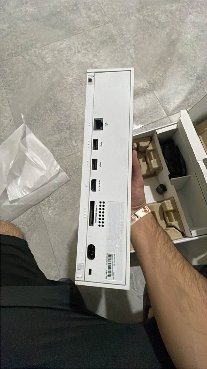 سلام عليكم اكس بوكس كامل الملحقات نضيف استخدام قلبل مفتوح على كد التنضيف مع جوستك كيم سير وشاحن بطاريات وبطاريتين سعره 375 مكاني بغداد الحرية رقمي ***********
