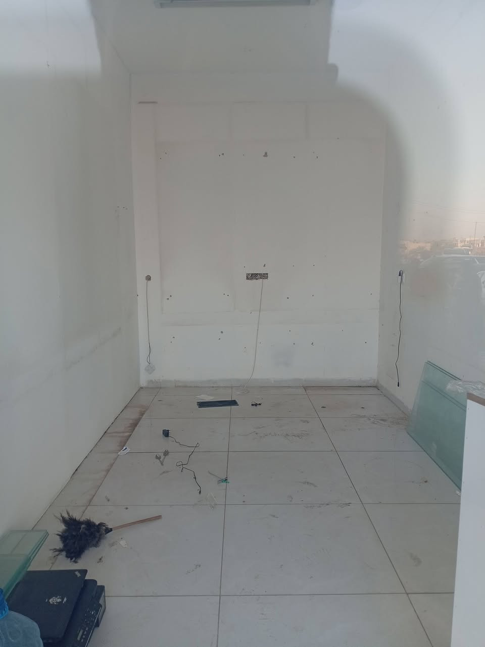 متاح محل للإيجار في منطقة البلديات – شارع المصرف  في مول نيروز على الشارع العام ***********
