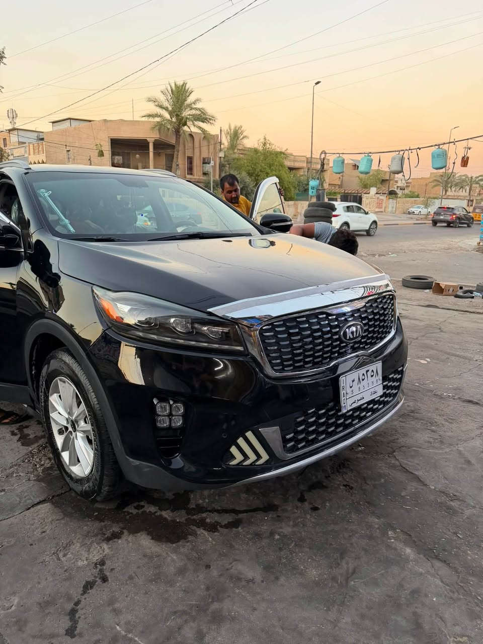 السلام عليكم
كيا سورنتو 2020  وارد أمريكي  الشكل القديم 
الرقم بغداد

ماشيه (54) الف مايل باسمي تحويل مباشر باسم المشتري 

محرك 4 سلندر حجم 2600 

7 راكب وتبريد 2 قطع 

داخل أسود 

سويج تشغيل وفتح الابواب 

كرسي السائق كهرباء 

شاشه اصليه  متصله نفكيشن 

حساس خلفي و كأمره خلفية 

لايت 4 عدسات زينون 

شاحن USB عدد 6 

هندبريك يدوي / اوتو هولد 

صندوق يدوي 

السياره جديده وجاهزه من كلشي

الاتصال ***********

سعرها عند الاتصال

بغداد / زيونه

