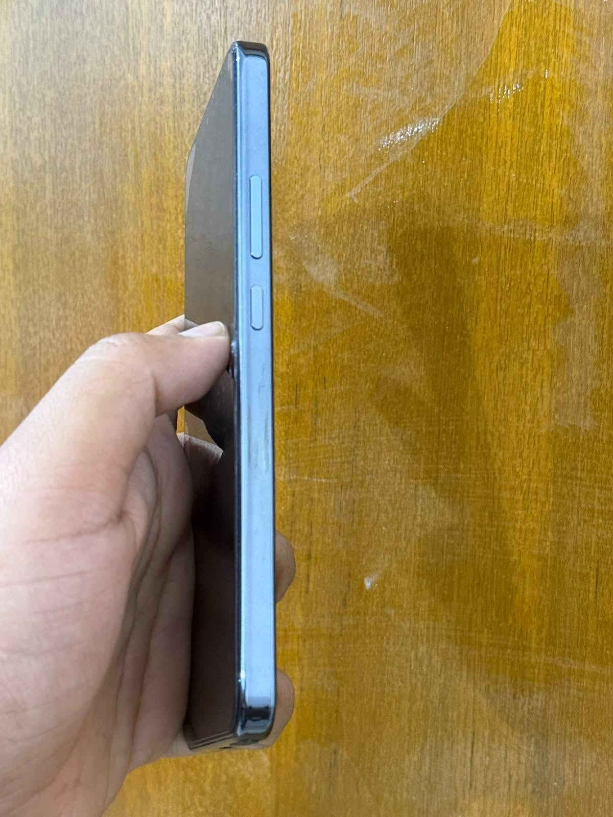 سلام عليكم 
للبيع او مراوس ايفوان فقط 
هونر اكس 9d/5G
اسود  🖤
ذاكره 256
عشوايه 12
بطاريه 8300
ملحقات كامله 
جهاز مكفول من كلشي
للبيع او مراوس 
سعره خاص 
مكاني كوت انوار صدر 
رقم ***********

نص مكتوب في الصور:
- حول الهاتف MagicOS المعالج المركزي Snapdragon 6 Gen 4 اسم الجهاز HONOR X9d ذاكرة الوصول العشوائي ١٢ غيغابايت ١٢+ غيغابايت Honor RAM Turbo شاشة بتقنية حماية البصر من Honor ١٢٠٠ X ٢٦٤٠ بطارية السيليكون والكربون mAh 8300 المساحة الفارغة ٢٢٣,٠٨ غيغابايت الإجمالي ٢٥٦ غيغابايت وحدة التخزين الداخلية الموديل MTN-NX1 رقم الإصدار 10.0.0.204(C185E10R103P1) GPU Turbo