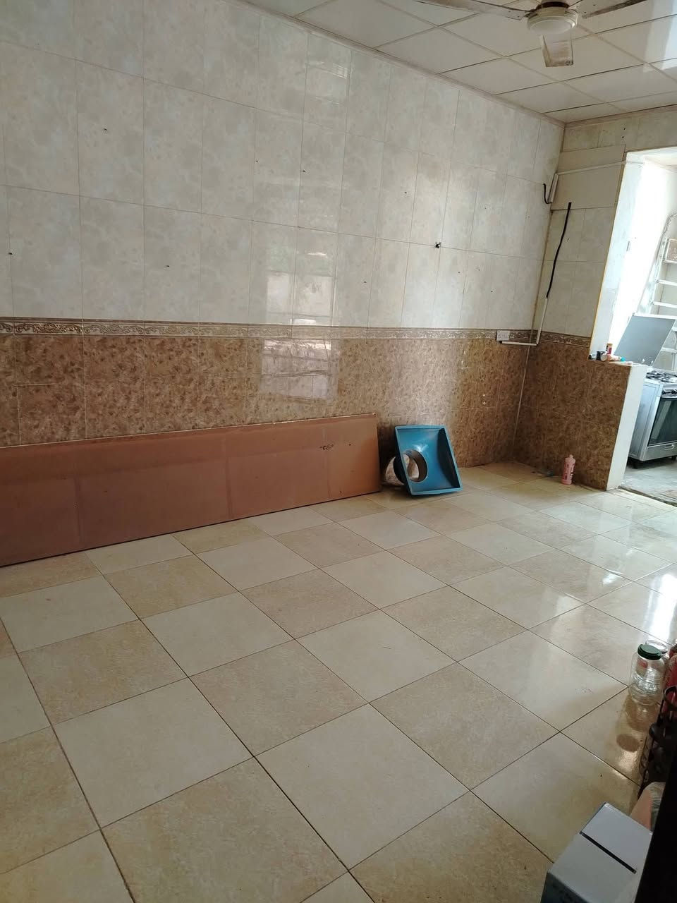 بيت للبيع اركوازي كيعان وريا طابو زراعي فول سيراميك
مساحه البيت ٢٤٠ ركن / ع سايدين 

خدمات فول تبليط مجاري خطين ماي 

غرفتين نوم / هول / استقبال / مطبخ حار بارد /

صحيات داخليه خارجيه / حديقتين / كراج /

السعر 57 بي مجال 

اللاستفسار ***********
