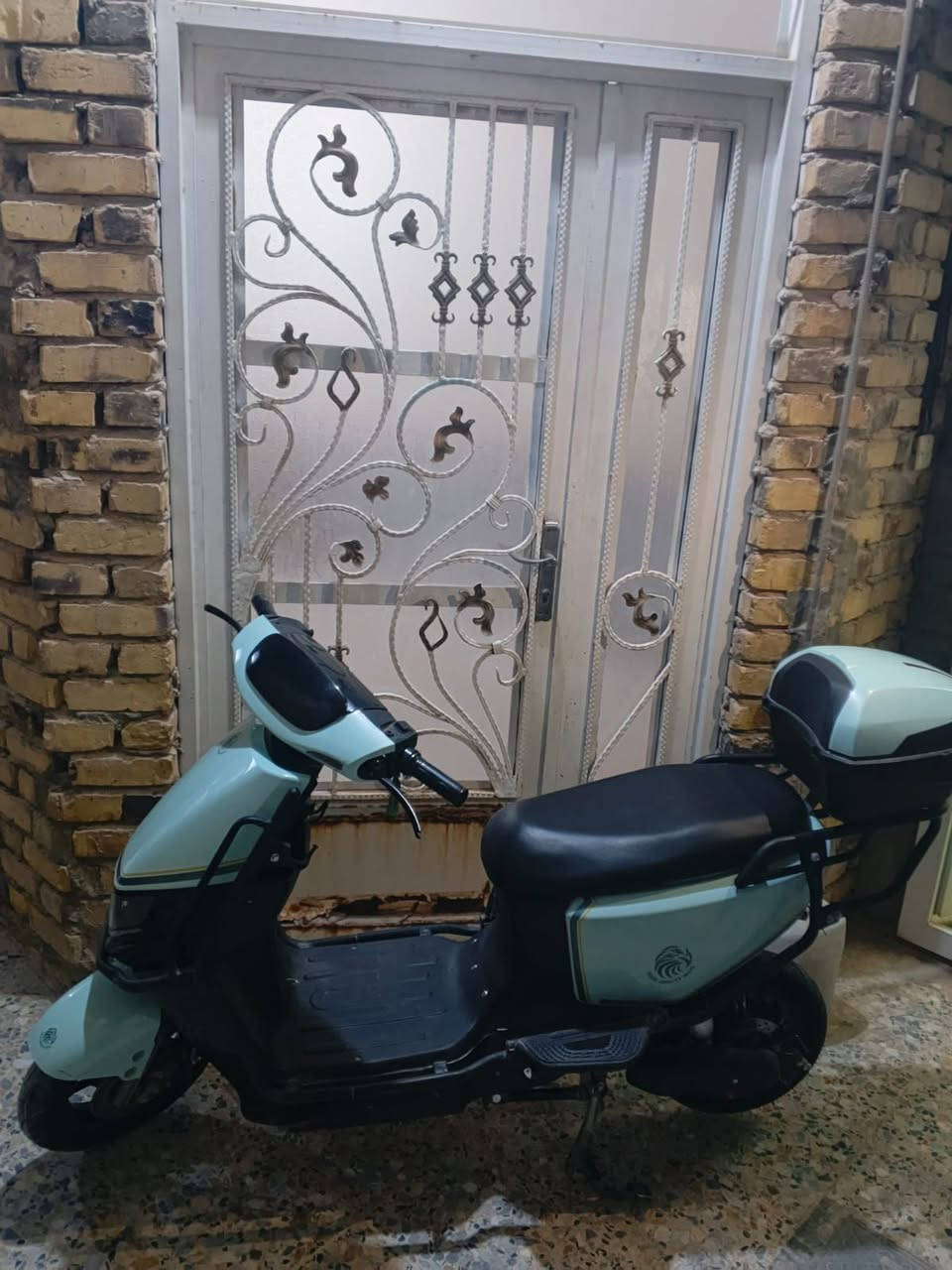 دراجه شحن للبيع
للبيع ب 650 وبيه مجال حك جيه 
للتواصل ***********
نوع مارتكس 25 
دراجه كامله مـكمله 💕
بطاريات جدد علفحص 💝
نظام لR 
نظام 3 سرعه بيه شلعه قويه 100 سرعته 
تمشيك 80 ال 70 كيلو🎌
دراجه كامل غراضه نقص فقط جاملغ وره 🔴
مكاني نجف قرب مدينت العاب السلام📍
