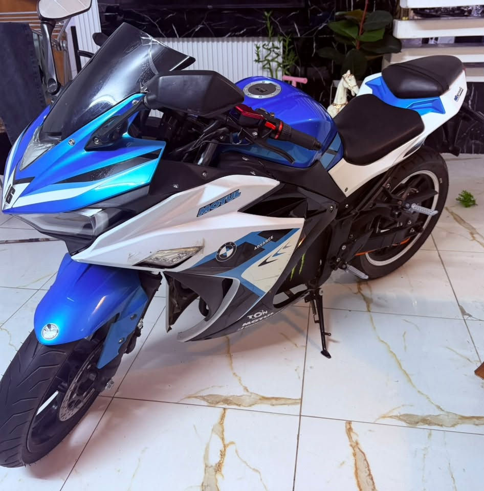دراجه كهربائية  ( ريس شحن)
شكل Bmw
انارة LED  اماميه واشارات جانبيه وخلفيه  
منظومة البريك هيدروليكية دبل دسك
شاشة رقمية lcd دجتال 
قدرة المحرك 3000 w 
بصمة ومفتاح عدد 2 
مريحه وسلسة بالقيادة 
ونصبتها بعد احلى من الصور 
مشتريها ب3300.000
ابيعها ب 1900.000
مكانها بغداد الحارثيه 

***********
