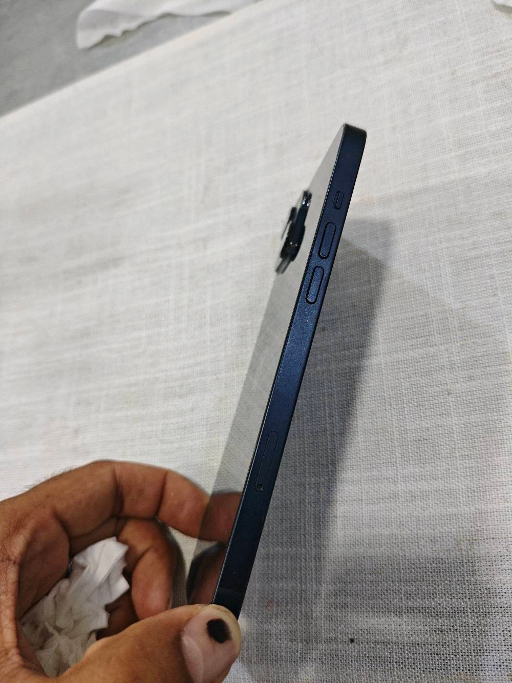 iPhone 14 plus 
ذاكرة 256 
بطارية 76%
شرق اوسط مو مفتوح الجهاز ونظيف جدا