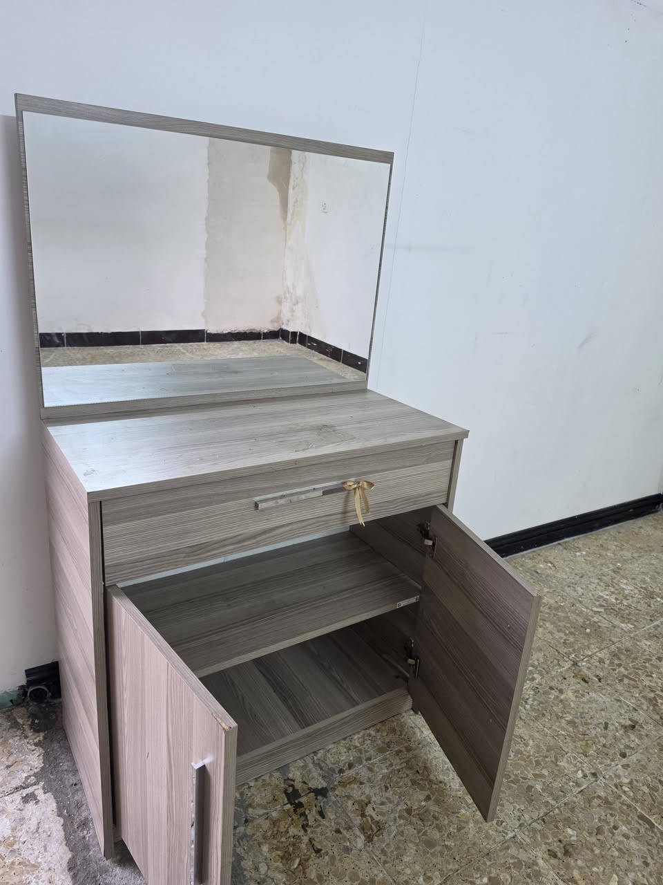 ميز مرايا مابي كل عيب 50يؤجد تؤصيل داخل كركؤك ***********
